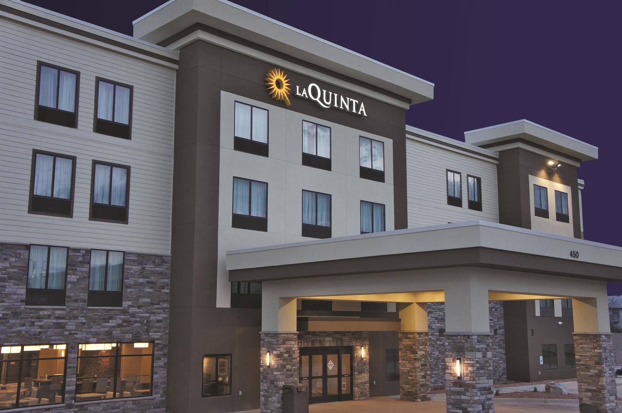 La Quinta By Wyndham Gillette Hotel Exterior photo